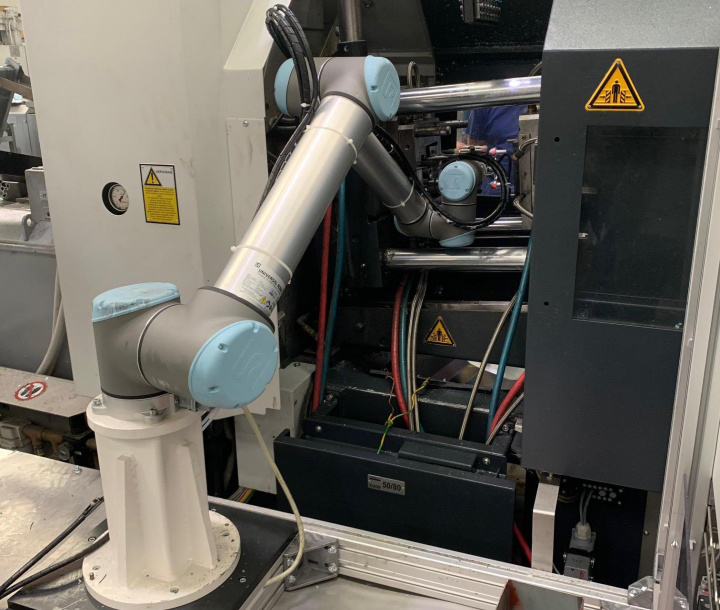 Arbeitsplatzautomatisierung mit dem UR-Roboter
